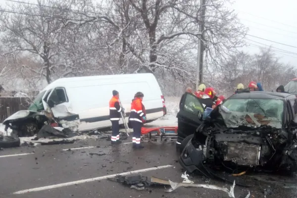 Accident cu cinci răniţi şi trafic blocat pe E85, în judeţul Vrancea (VIDEO)