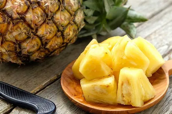Ananasul e fructul minune pentru sănătate, potrivit specialiștilor. Cum te poate ajuta în ameliorarea simptomelor anumitor afecțiuni