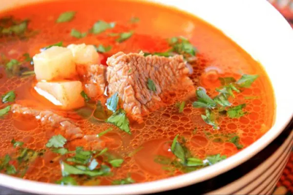 Ciorbă ca la restaurant, chiar la tine acasă. Ingredientul ce poate părea banal, dar care îi schimbă complet gustul