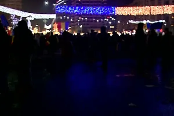 Proteste de 1 Decembrie. Mii de români au alcătuit un tricolor viu: „Centenar fără tâlhar”