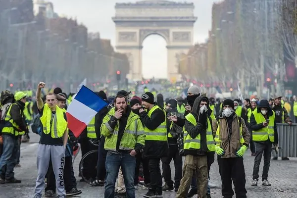Noi proteste violente ale mişcării "Vestele galbene"