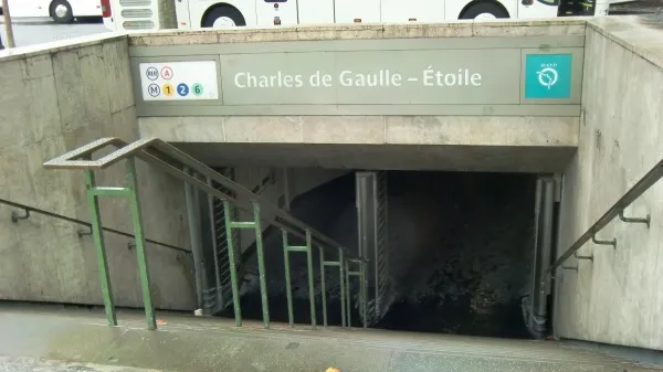 Proteste Franța. 36 de staţii de metrou şi de gări închise sâmbătă la Paris