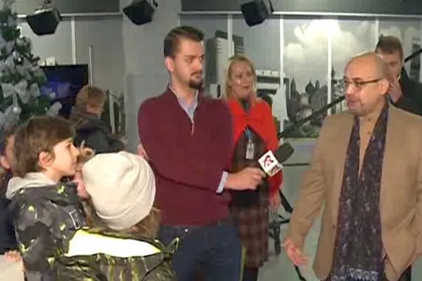 Elevii unei școli din Capitală au trecut pragul Realitatea TV pentru a colinda
