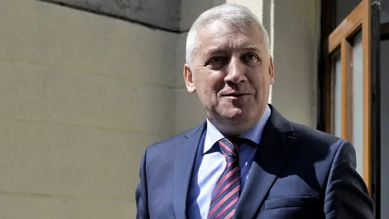 Adrian Țuțuianu îl ,,mitraliză'' pe Dragnea de la „Pro România” Dâmbovița