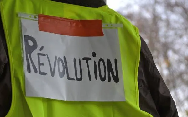 FRANȚA. Noi proteste cu violențe ale ”Vestelor Galbene”. Ciocniri la Paris - VIDEO