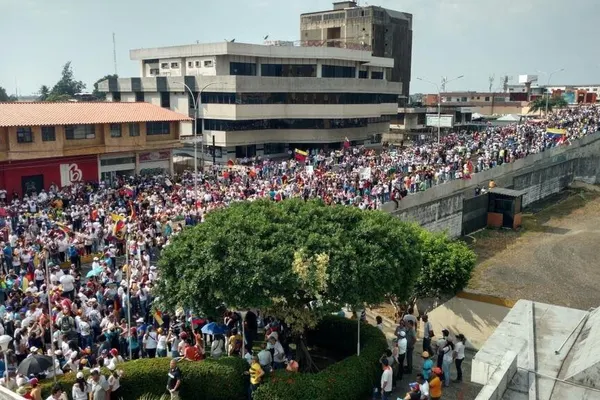 Conflict global în Venezuela. Armata mercenarilor ruși din Siria și Ucraina a ajuns la Caracas