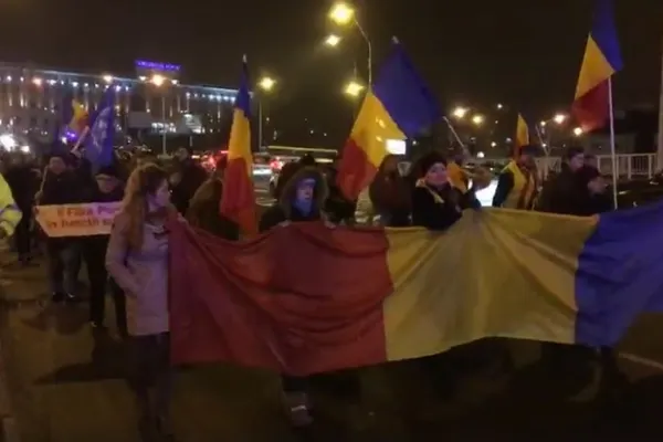 Peste 500 de sibieni au protestat împotriva guvernării și a legilor justiției