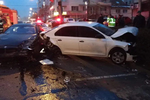 Accident grav cu cinci maşini pe o stradă din Cluj