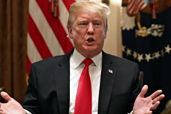 Trump a semnat decretul pentru reluarea temporară a activităţilor agenţiilor guvernamentale