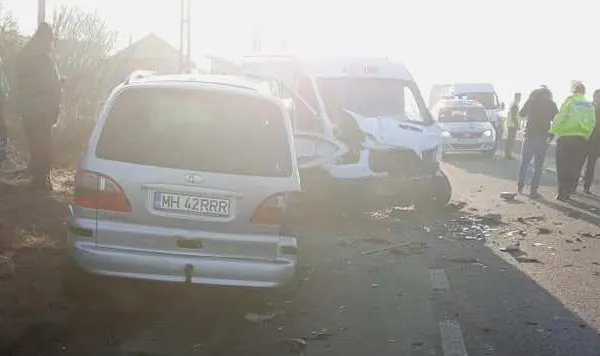 Accident cumplit la Filiași: 6 victime, două mașini făcute praf