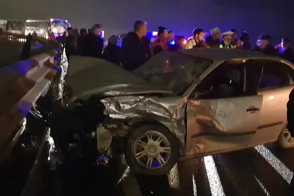 Accident cumplit pe A1. Cinci persoane, rănite. Șoferul vinovat a fugit de la fața locului