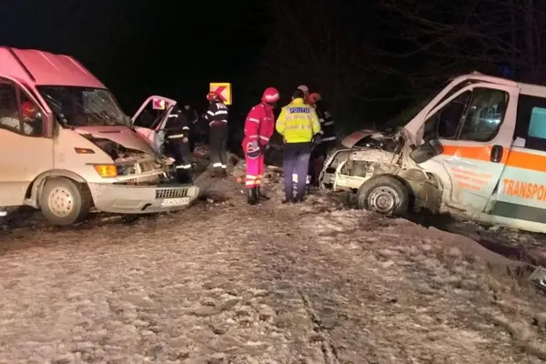 Accident grav în Gorj cu o ambulanţă care transporta un pacient