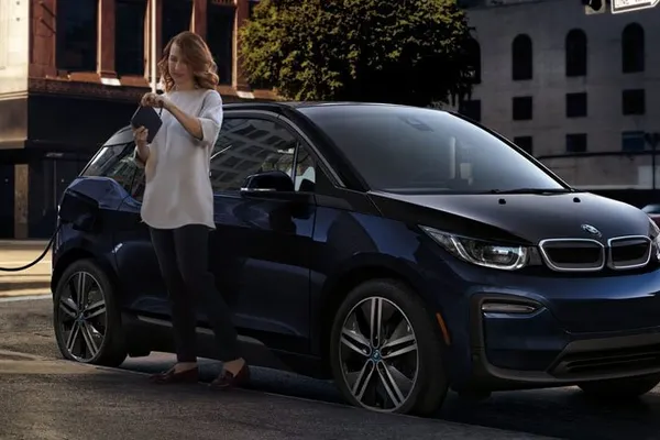 Grupul BMW, liderul pieței europene de mașini electrice și plug-in hibrid