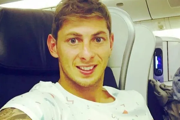 ”Refuz să cred că este un accident!” Mesajul dur postat de iubita fotbalistului dispărut cu avionul
