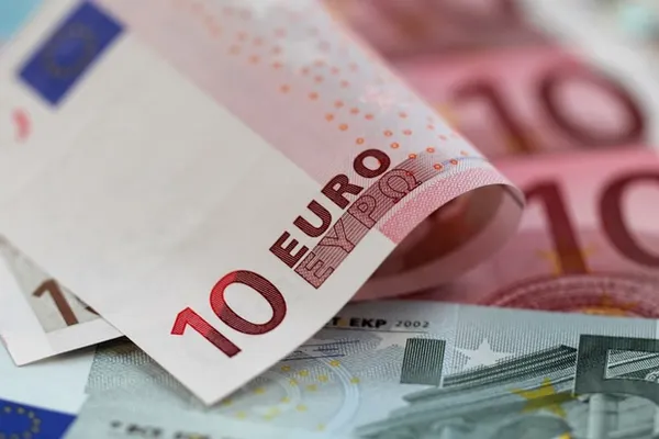 Leul s-a depreciat după ce Orban a prezentat componența noului guvern