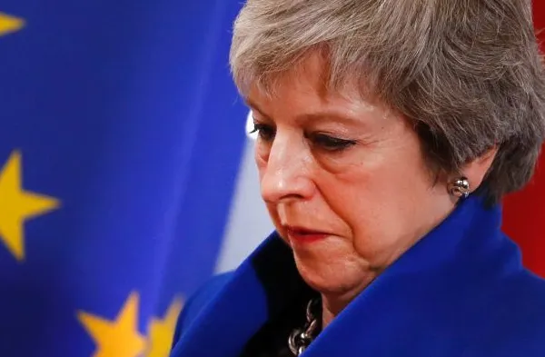 Guvernul UK face implozie în fața dezastrului Brexit. Se cere amânarea ieșirii din UE!