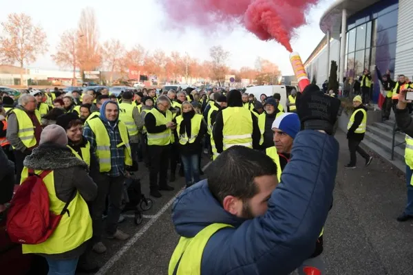Proteste violente în Franța - Zi decisivă pentru legea pensionării - Ciocniri violente între protestatari și jandarmi