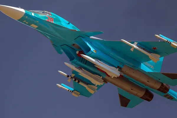 Incident grav în Rusia. Două avioane de luptă s-au ciocnit în aer. Unul s-a prăbușit