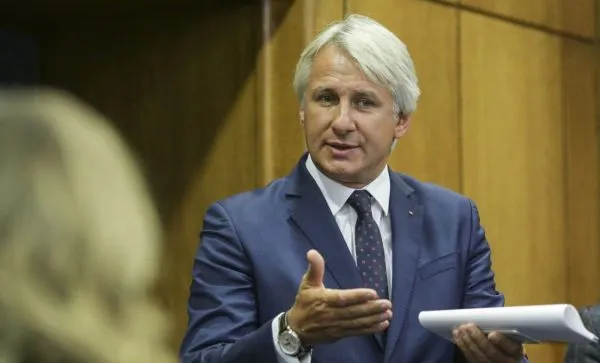 Băncile lasă Guvernul cu mâna întinsă. Nu-i mai dau bani cu împrumut