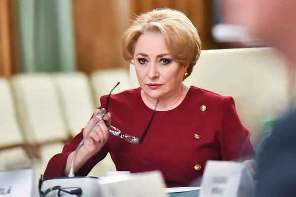 Ședința de guvern convocată de urgență pentru luni a fost amânată pentru marți