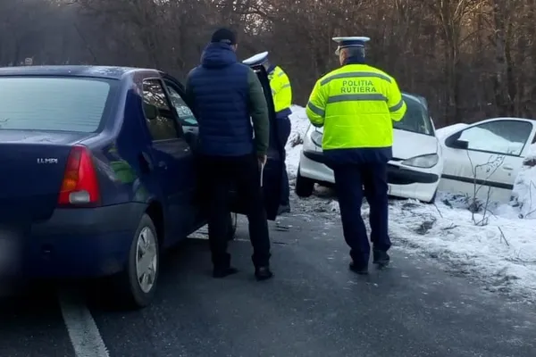 Două maşini implicate într-un accident în judeţul Olt. Şoferii au scăpat ca prin minune