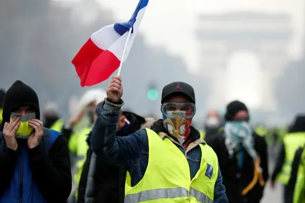 Ministrul francez de interne, reacție dură la valul de proteste al "vestelor galbene"