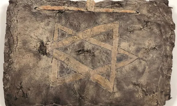 Biblie veche de 1.200 de ani, gravată cu aur, descoperită în Turcia. FOTO