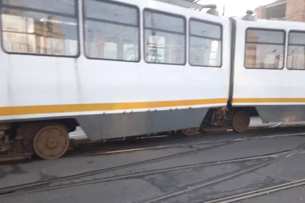 Accident șocant la Iași. O femeie a fost prinsă între uși și târâtă zeci de metri