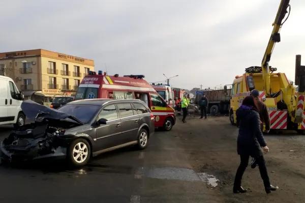 Accident în lanț, la Bistrița-Năsăud: 4 mașini spulberate, 8 victime
