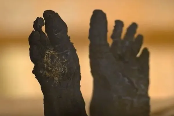 Cum arată Tutankhamon? Imagini cu faraonul mumificat publicate la 9 ani după restaurarea mormântului