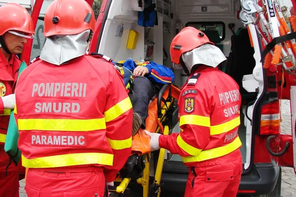 Accident grav în Alba: A intrat cu maşina într-un cap de pod