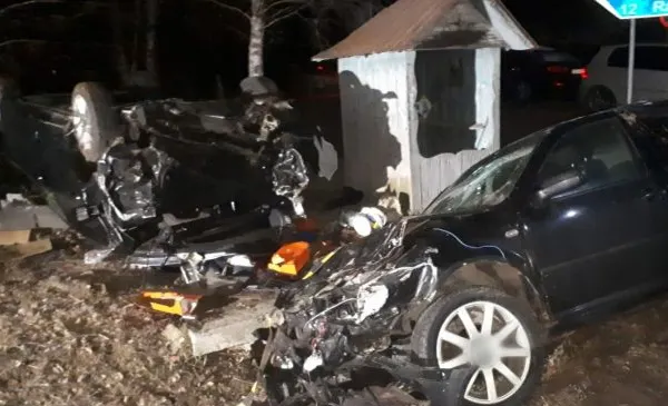 Accident cu patru victime, la Voinești. Mașinile, făcute praf!