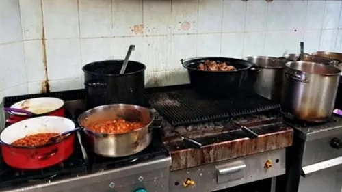 Fraudă alimentară în pizerii, restaurante şi fast-food-uri. Ai grijă de unde mânânci!