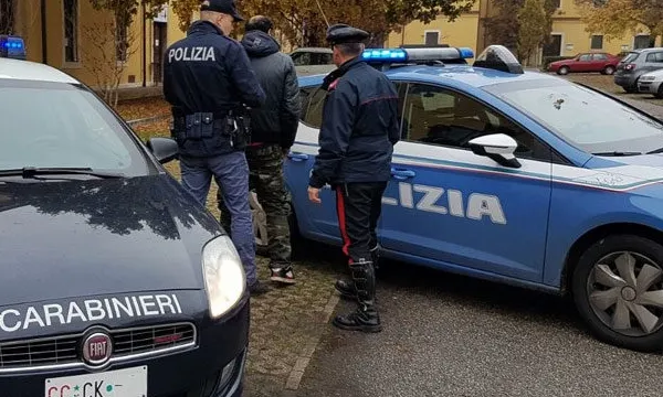 Româncă bătută până la leșin pe o stradă din Italia