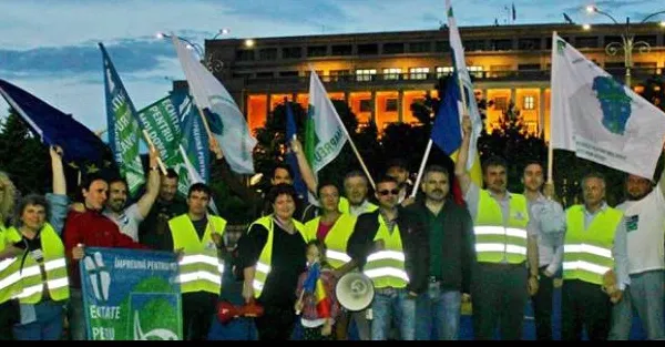 Ședință de guvern cu proteste la ușă