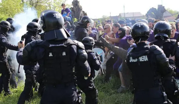 PSD, pumnul în gura protestatarilor. O nouă lege acordă puteri sporite polițiștilor la manifestații