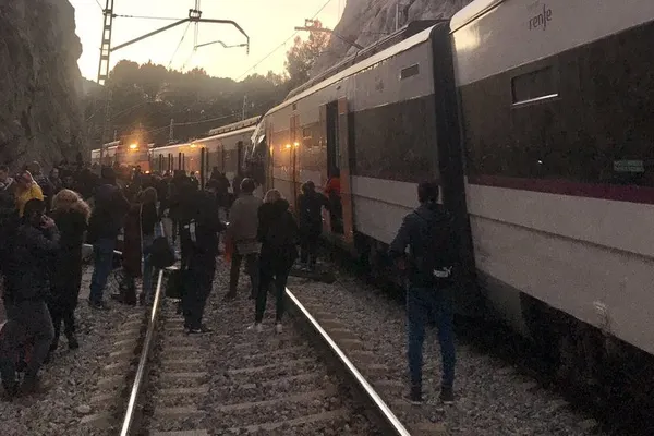 Accident feroviar în Spania. Cel puțin un mort și aproape 100 de răniți