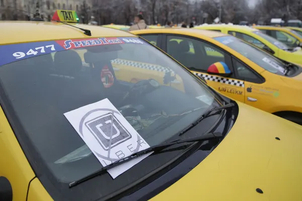 Guvernul cedează în fața taximetriștilor. Va da OUG care elimină aplicațiile de tip taxi