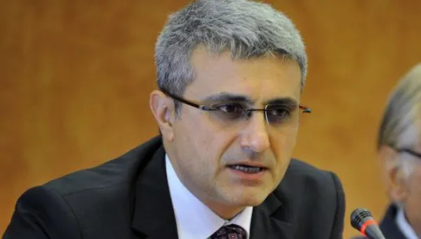 Atacuri în rafală la adresa șpăgarului din Guvern. Robert Turcescu: Cum să faci reforme cu unul care a dat mită 8 ani?