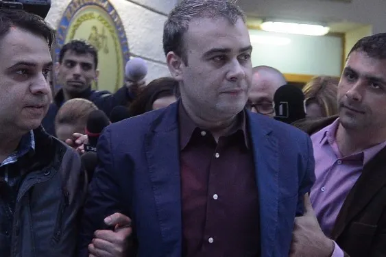 Vâlcov îl atacă pe Isărescu pomenind presupusa colaborare cu Securitatea