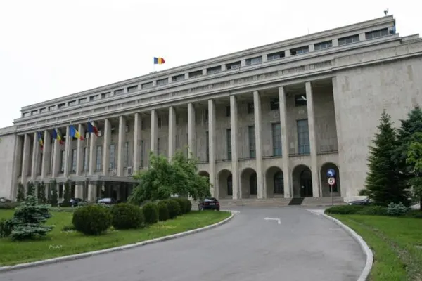 Anunț bombă de la Guvern: Sunt prea mulţi bugetari şi prea bine plătiţi