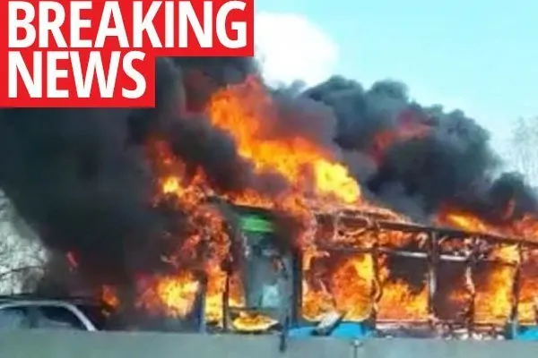 Atac șocant în Italia: Un bărbat a incendiat un autobuz cu elevi