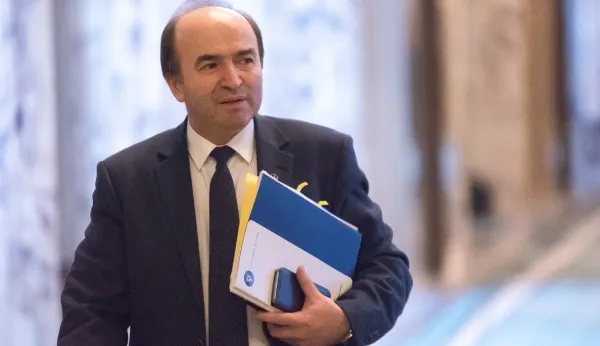 Guvernul își face "mea culpa". Codul de conduită al miniștrilor, adoptat azi