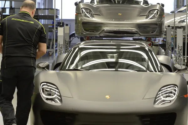 Prime fabuloase pentru angajații Porsche din Germania