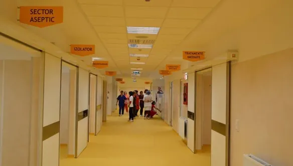 Realitatea de Suceava: Copil de doi ani mutilat cu un topor de fratele mai mare