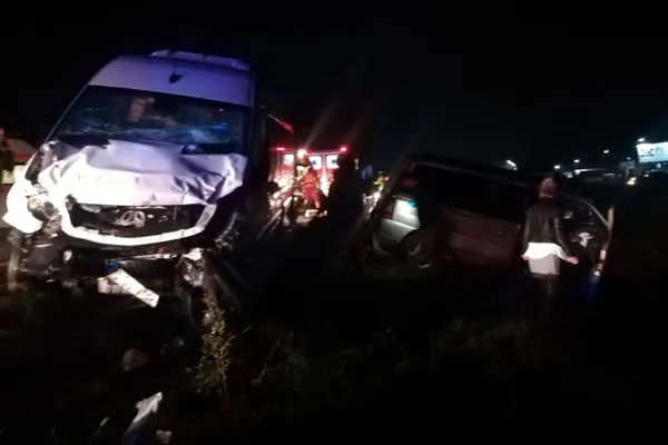 ACCIDENT rutier EXTREM de grav în Iași: două microbuze s-au izbit! Peste 25 de VICTIME!