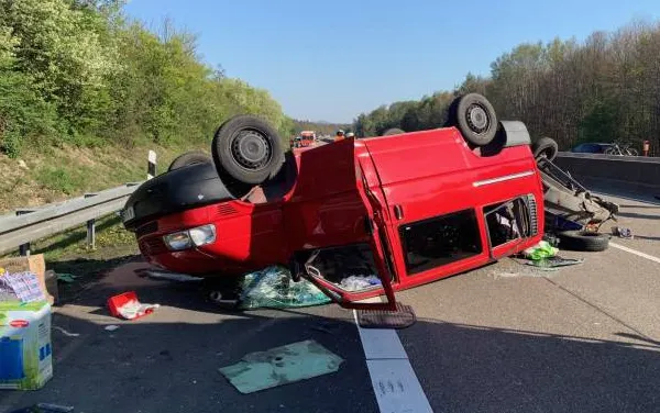 Microbuz din România, răsturnat pe o autostradă din Germania. Cel puțin două victime