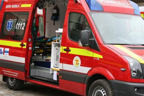 Accident în București: Un șofer a intrat cu mașina într-o autospecială de pompieri