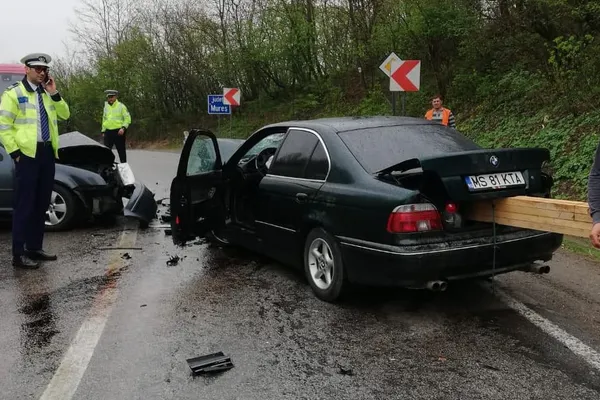 Accident grav pe DN 16. Șase persoane au fost rănite