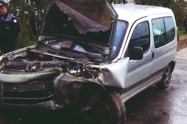 Accident grav în Cluj: Patru răniţi după impactul frontal dintre două maşini